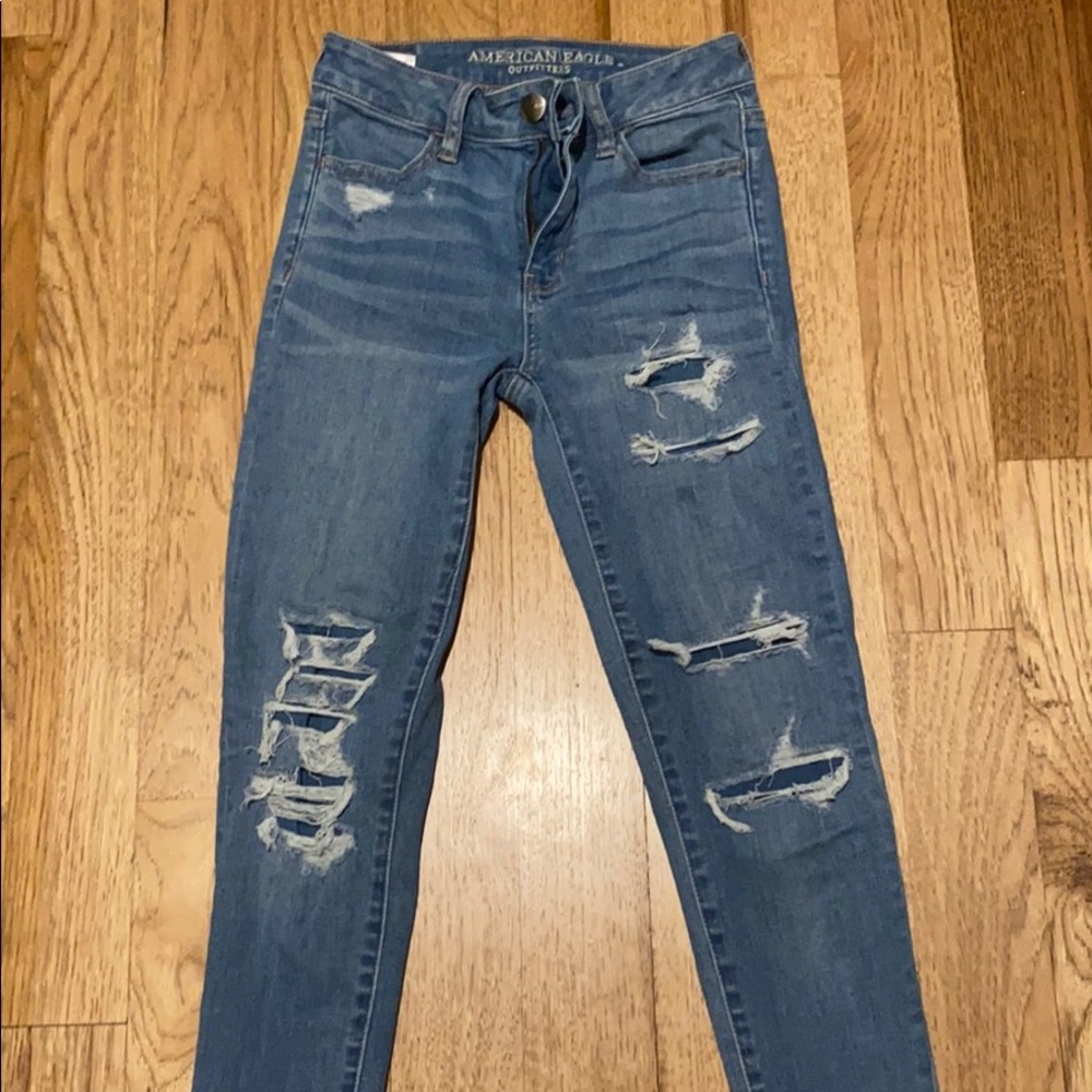 american eagle ripped jeans (length-short)